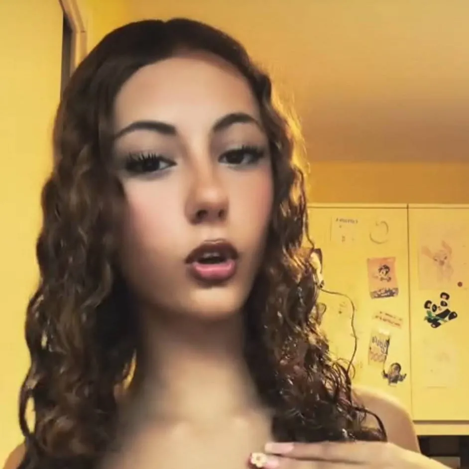 chat with ai character: vittoria