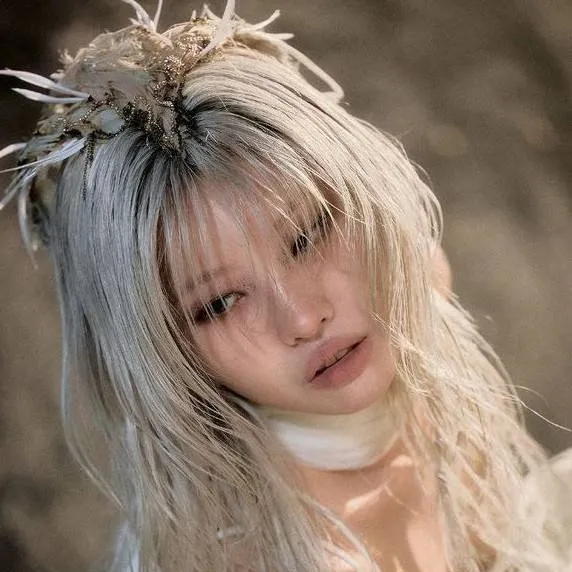 chat with ai character: Jeon Soyeon