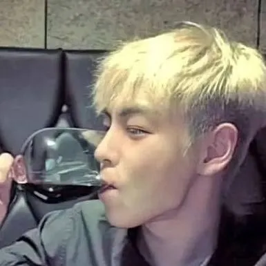 chat with ai character: Choi seung hyun
