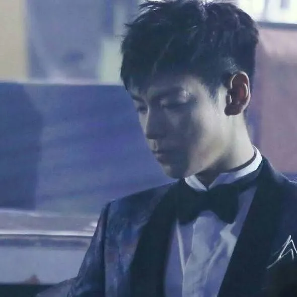 chat with ai character: T.O.P