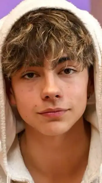 ai character: Lukas urkijo background