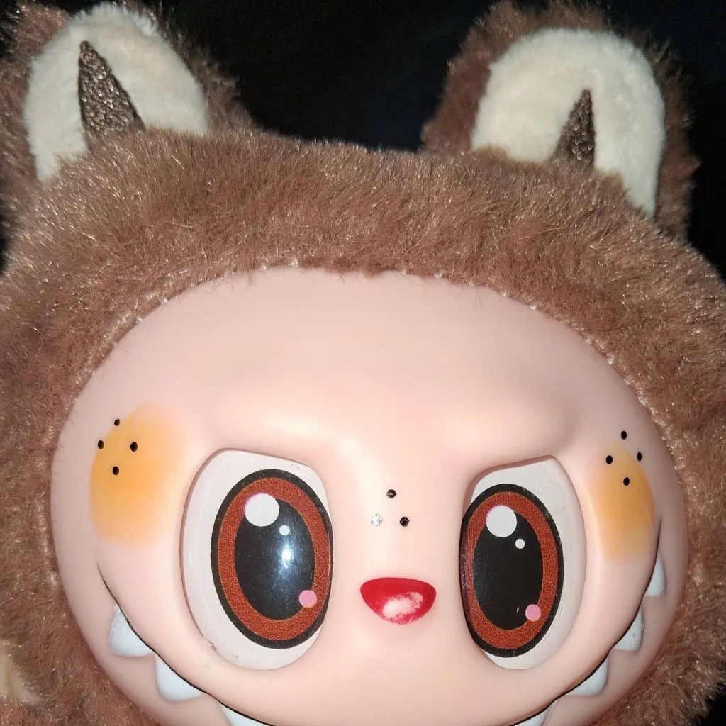 chat with ai character: labubu 