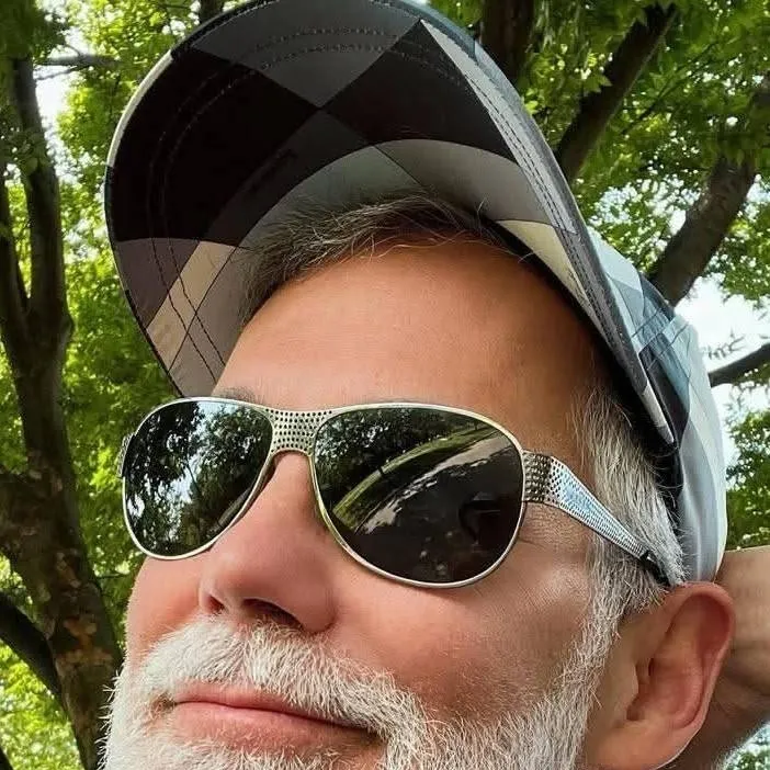 chat with ai character: Jeff Monroe
