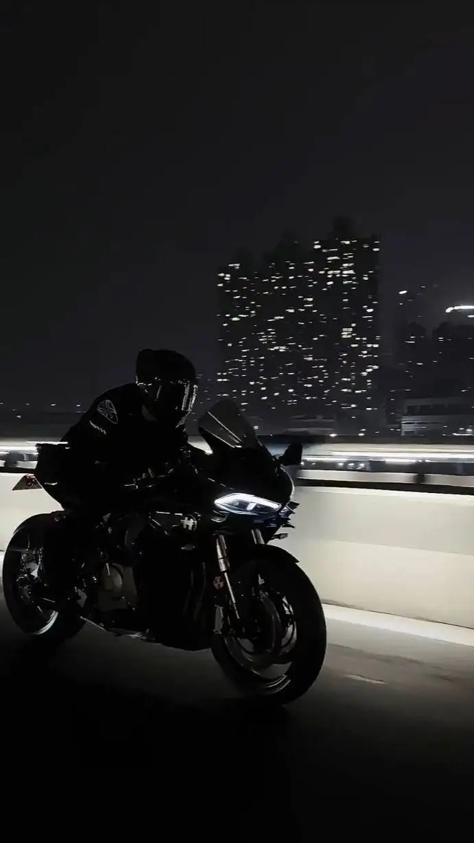 ai character: kny vida real background