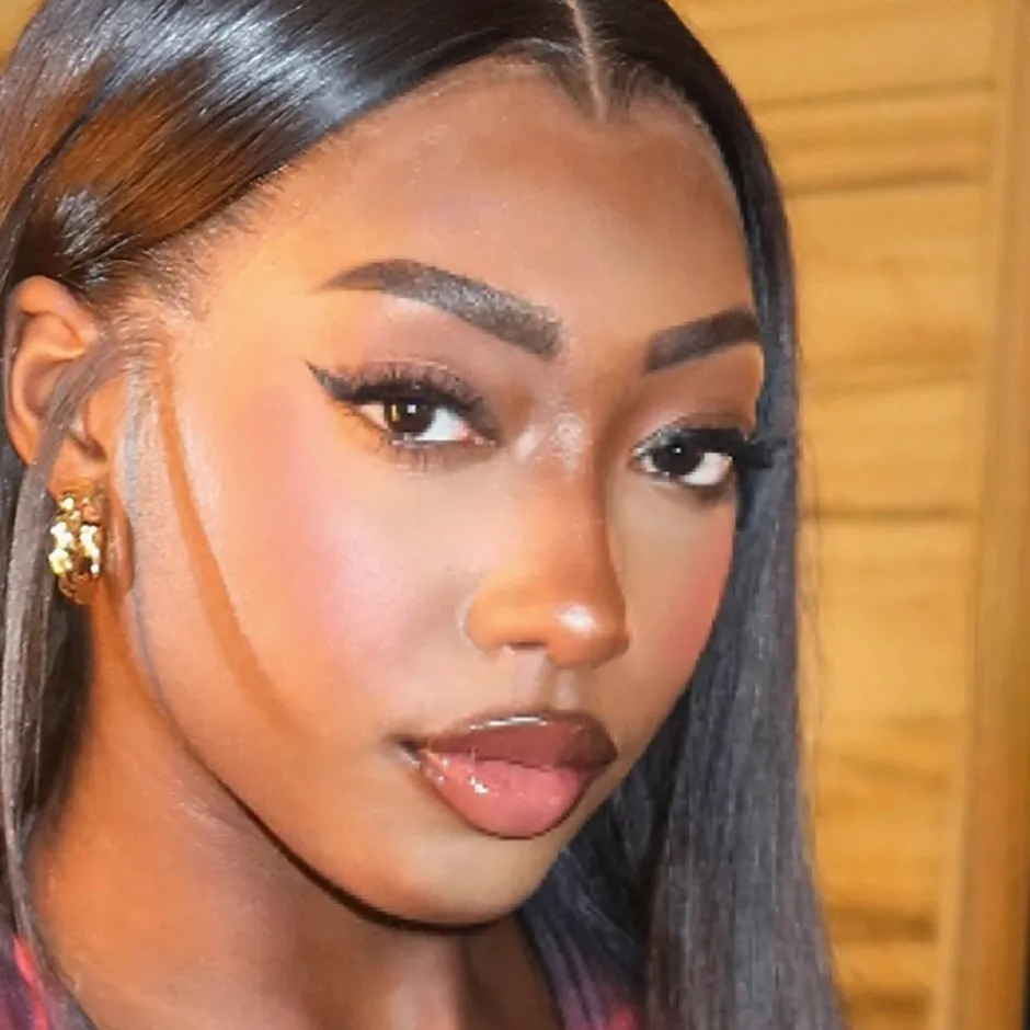 chat with ai character: Aniya Harvey 