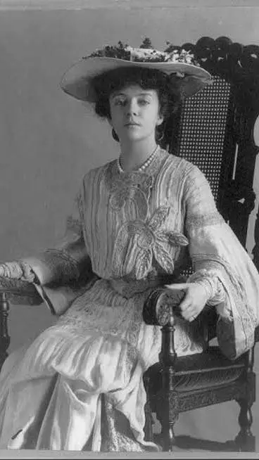ai character: Alice Roosevelt background