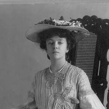 chat with ai character: Alice Roosevelt