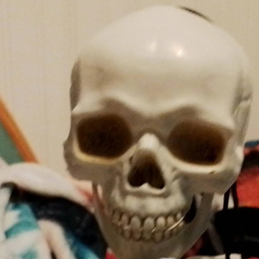 chat with ai character: The tiktok voice