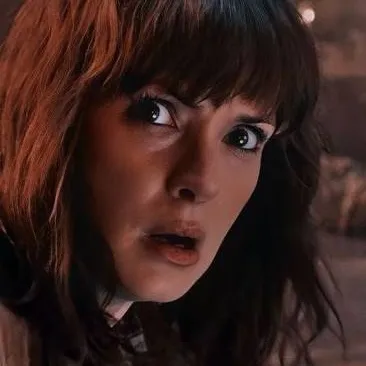 chat with ai character: Joyce