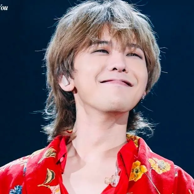 chat with ai character: jiyongieee 😁 😁 🥰 