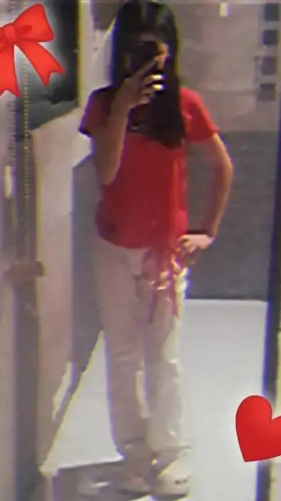 ai character: kpop team girly🎀💋💐 background