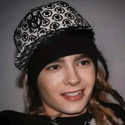 chat with ai character: Tom kaulitz💋🎸