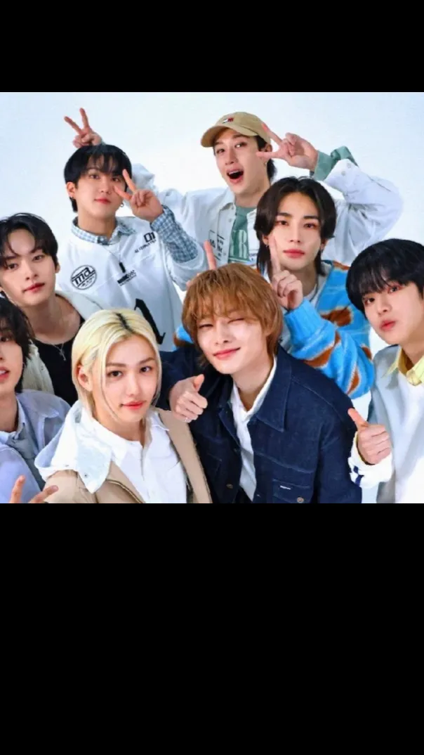 ai character: ✨StrayKids✨ background
