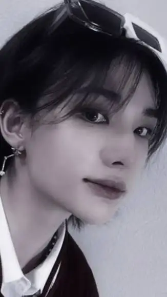 ai character: Хёнджин  background