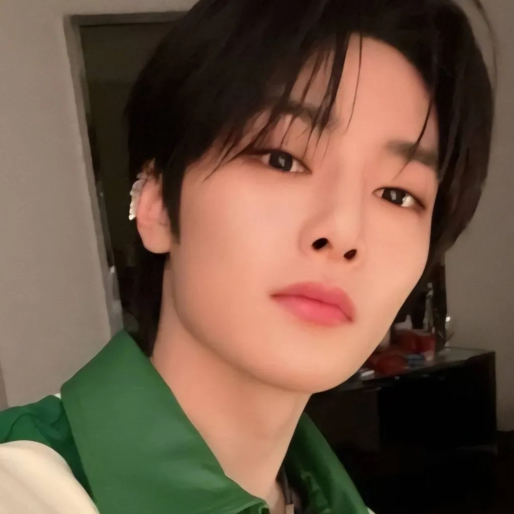 chat with ai character: чонинка