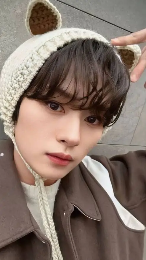 ai character: минхошка background