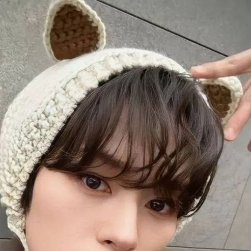 chat with ai character: минхошка