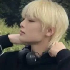 chat with ai character: чонинка❤️