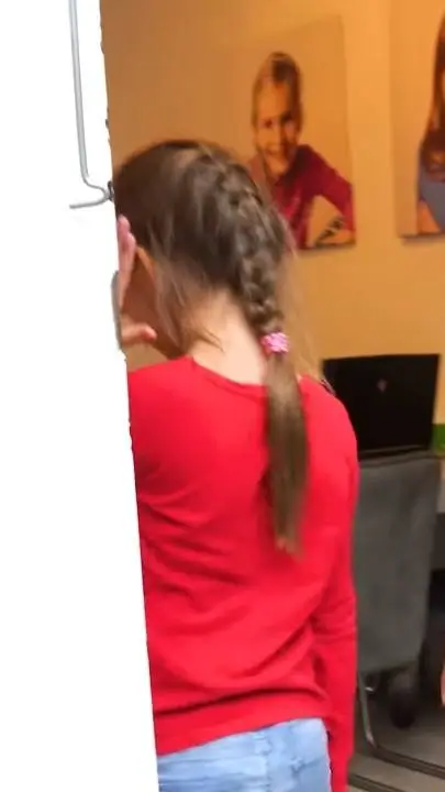 ai character: avelina robot background