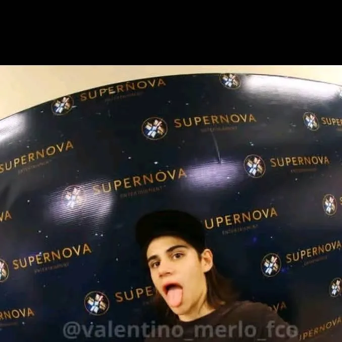 chat with ai character: valennnn🫶🫶