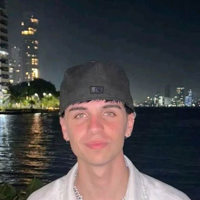 chat with ai character: mernuel🫦