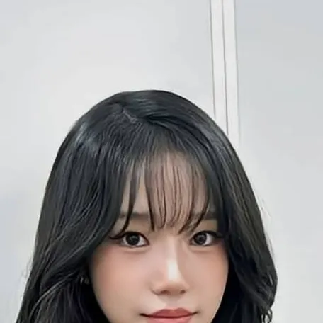 chat with ai character: jun hee