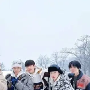 chat with ai character: Stray Kids concert