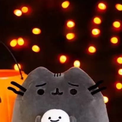 chat with ai character: 👻🍬Scready cat🎃💜