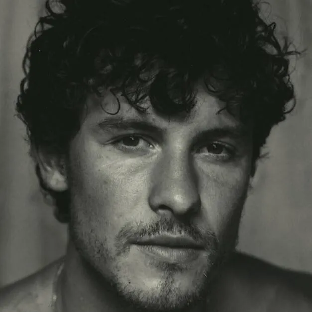 chat with ai character: shawn mendes