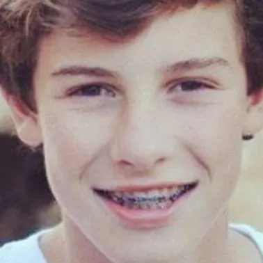 chat with ai character: Young Shawn Mendes