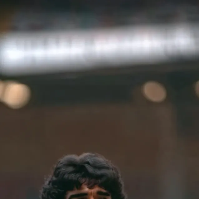 chat with ai character: Maradona