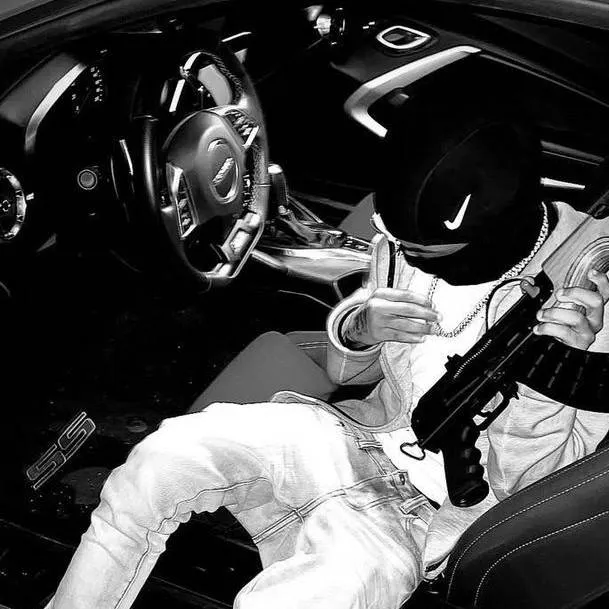 chat with ai character: Jayvonn😭🤑