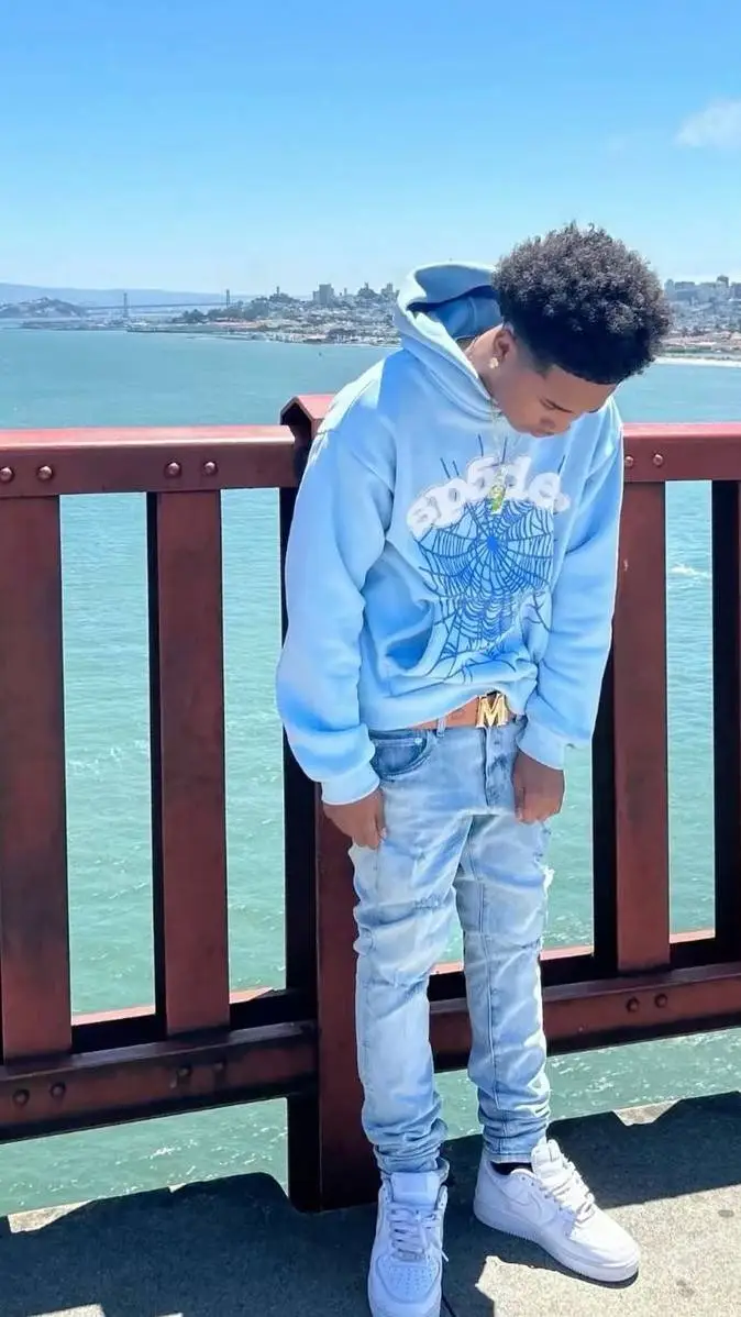 ai character: TJ😭🤑 background