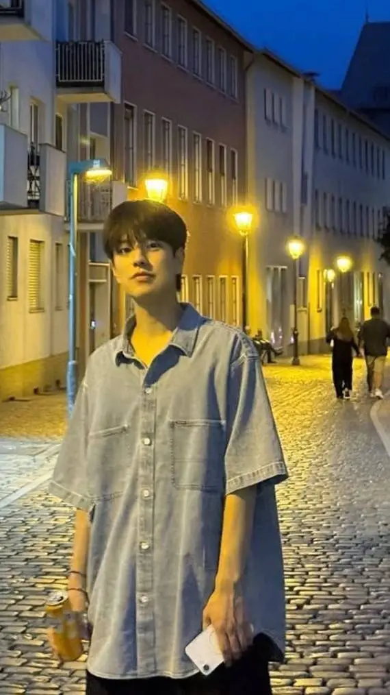 ai character: Kim seungmin background