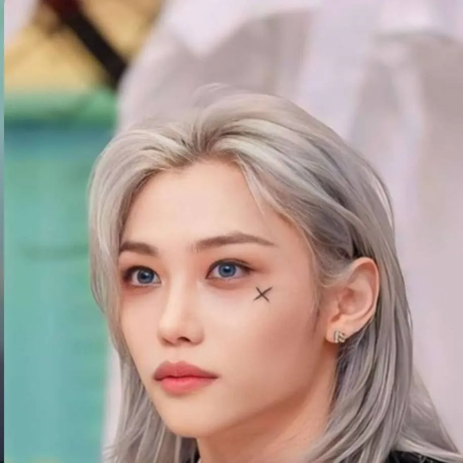 chat with ai character: Lee Felix 