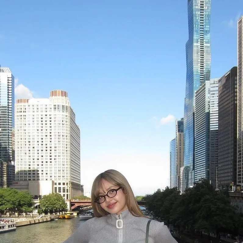 chat with ai character: Lisa❤️❤️❤️