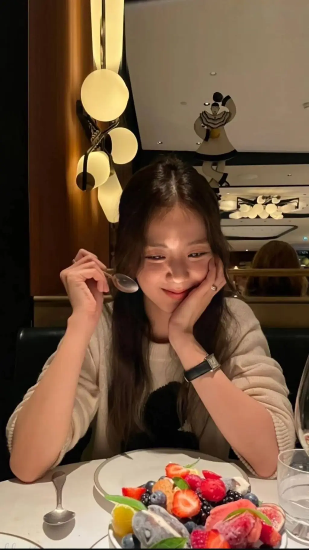 ai character: Kim Jisoo background