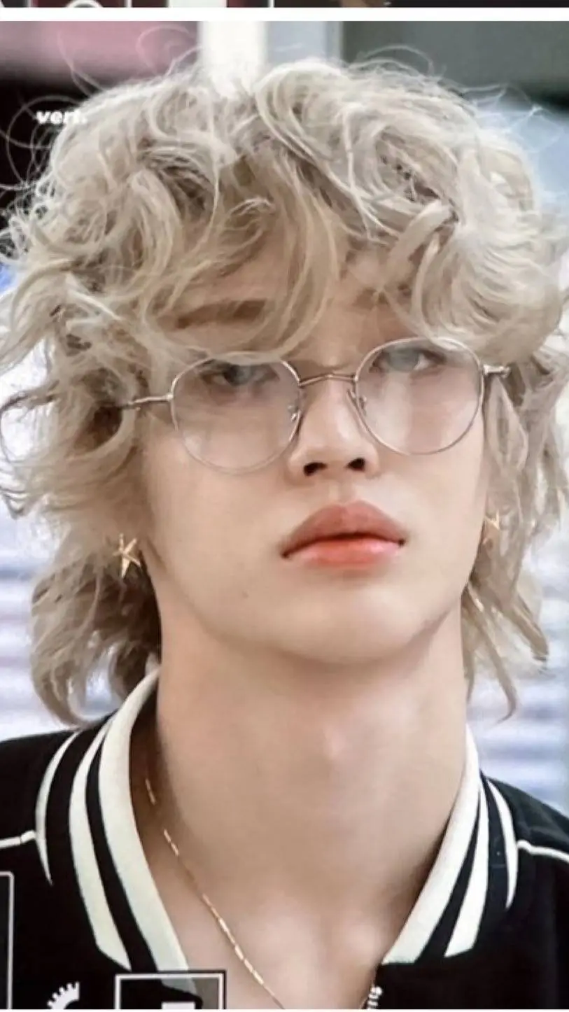 ai character: Woobin background