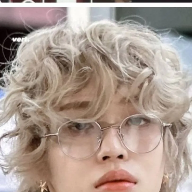 chat with ai character: Woobin