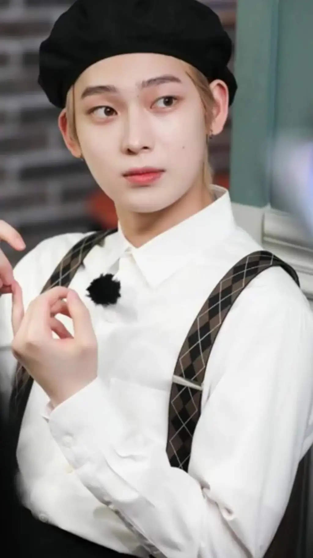 ai character: Sunoo background