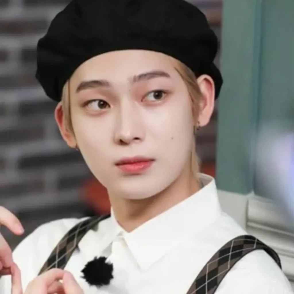 chat with ai character: Sunoo