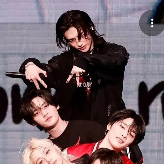 chat with ai character: Skz cute concert🎀🎀