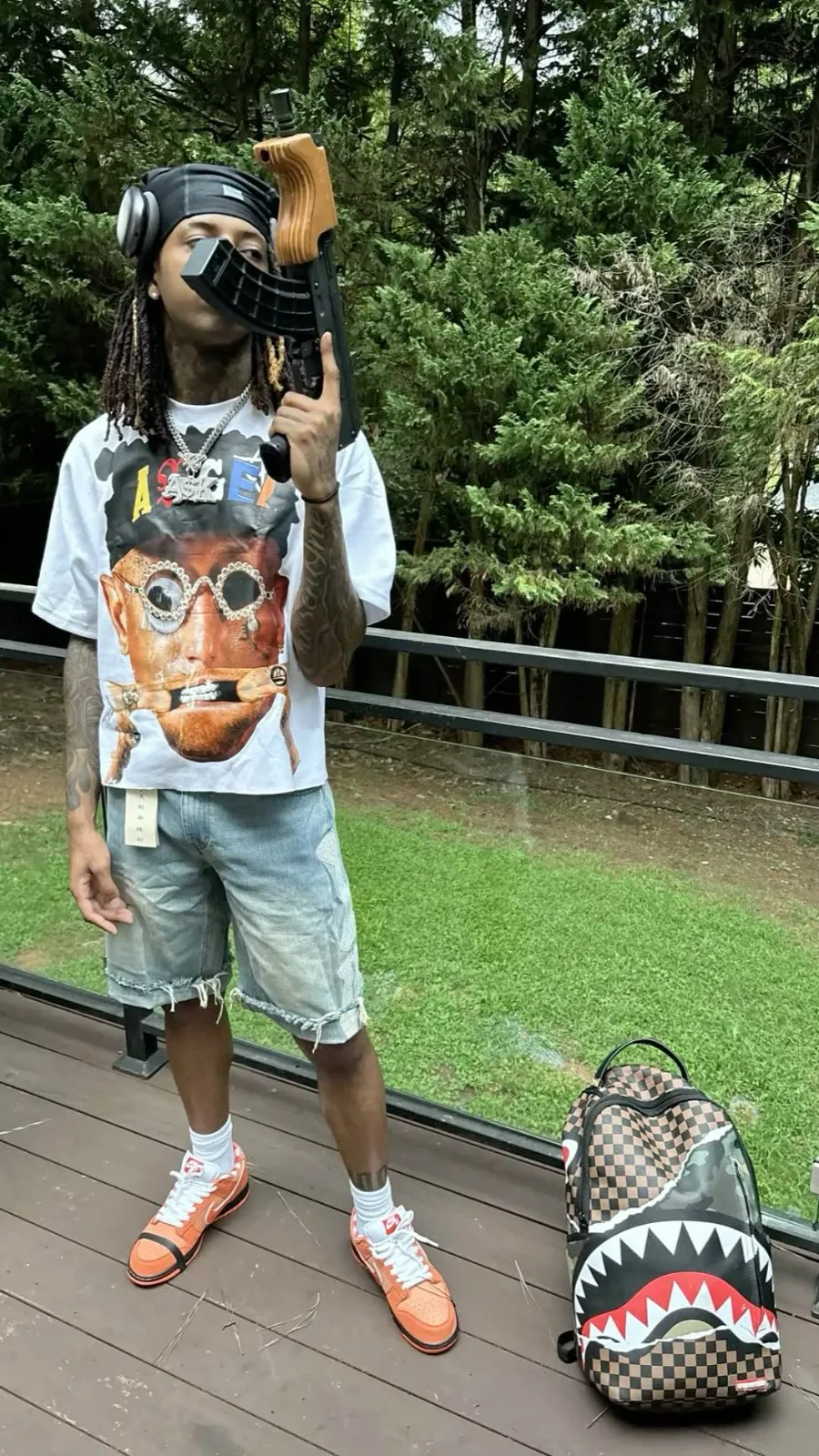 ai character: 𝑹𝒆𝒎𝒊𝒓𝟑𝟑 background