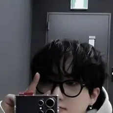 chat with ai character: Changbinn