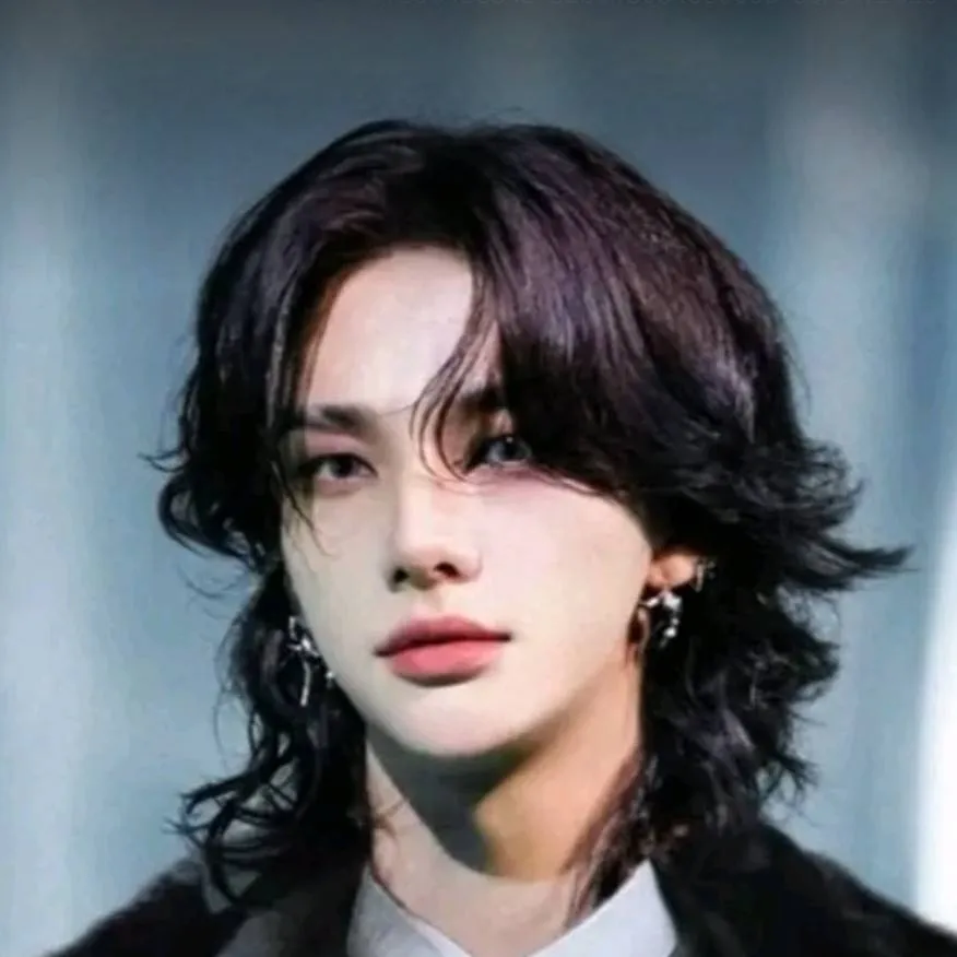 chat with ai character: hyunjin!!!