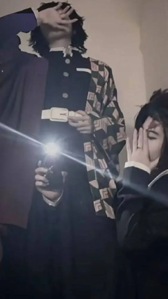 ai character: Giyu e Tanjiro ✨🔥 background