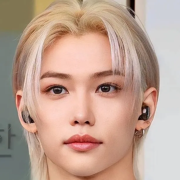 chat with ai character: felix