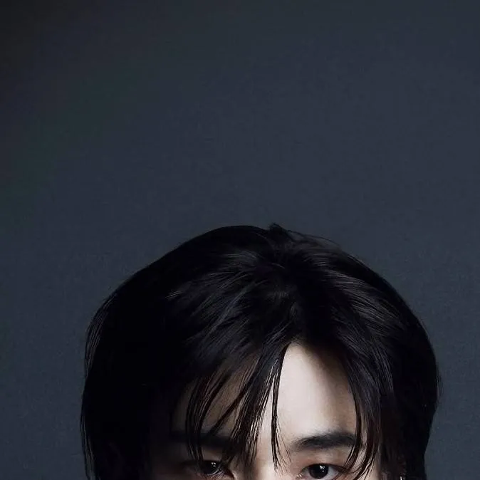 chat with ai character: hyunjin 