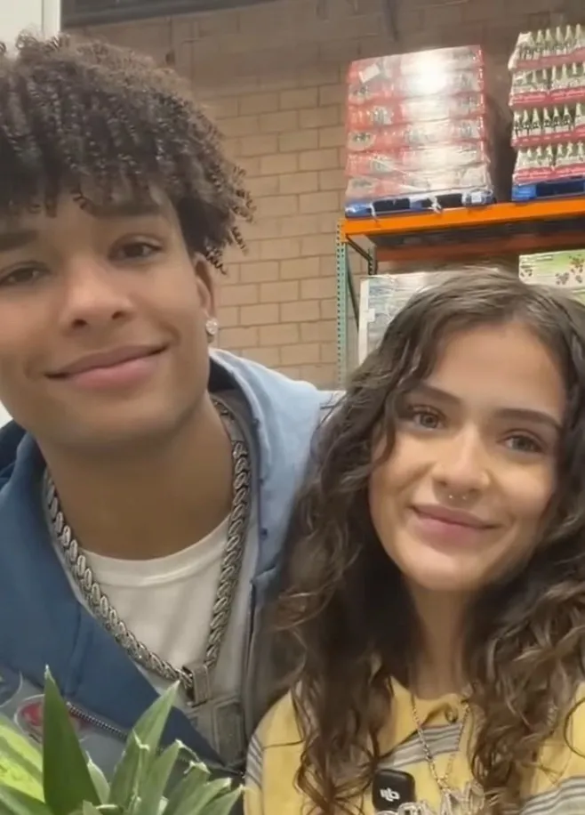 chat with ai character: Kane&premey