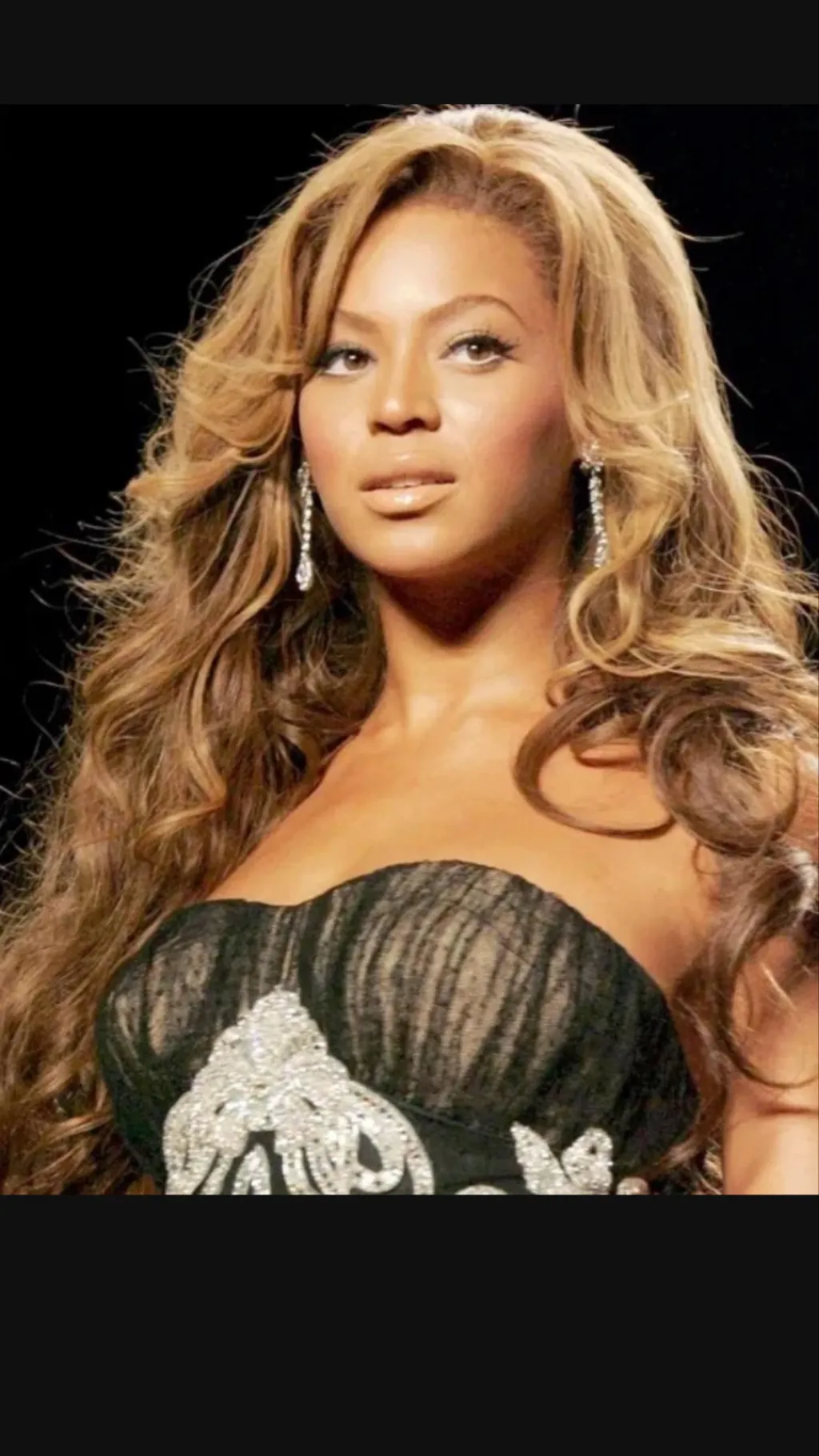 ai character: Beyonce  background